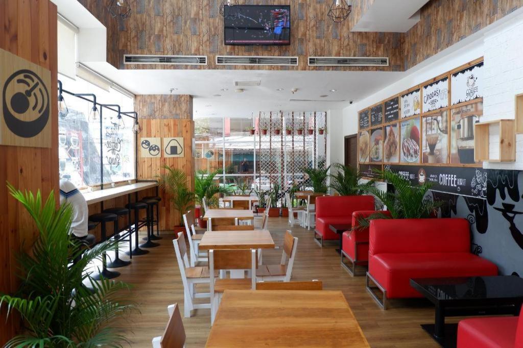 Redstar Hotel Jakarta Exterior photo