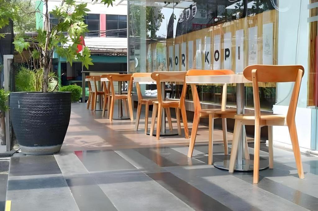 Redstar Hotel Jakarta Exterior photo