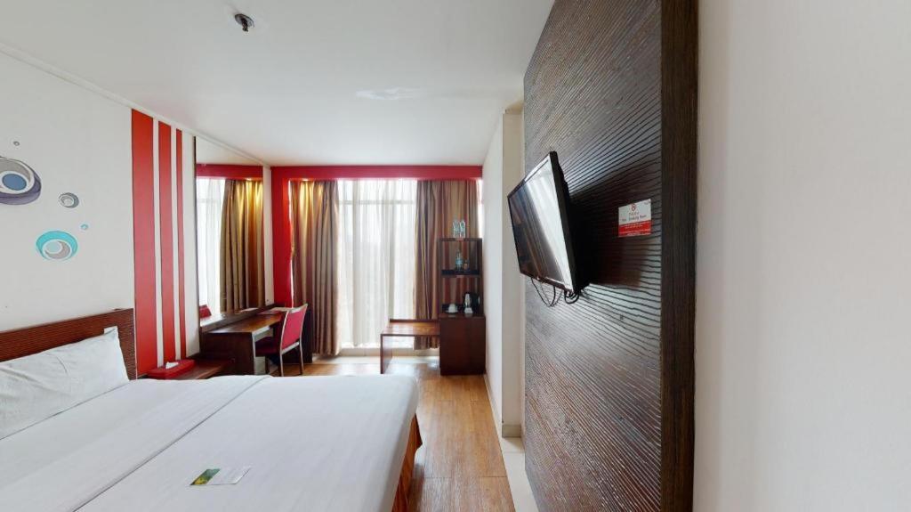 Redstar Hotel Jakarta Exterior photo