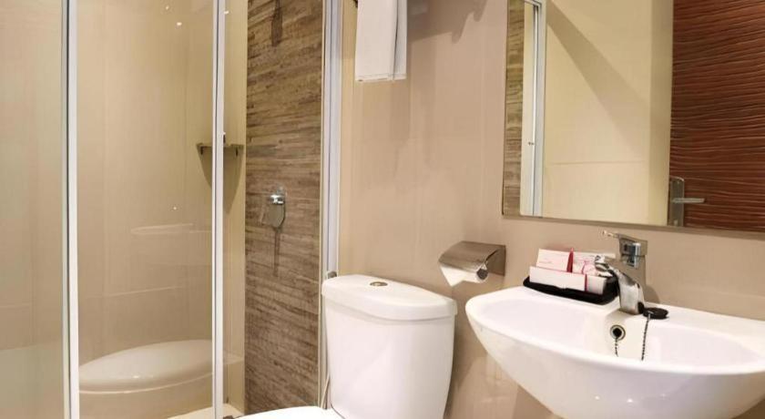 Redstar Hotel Jakarta Exterior photo