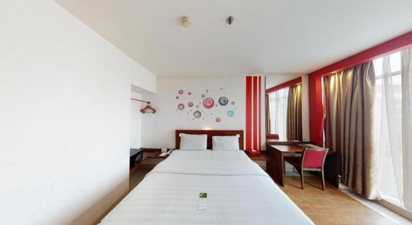Redstar Hotel Jakarta Exterior photo