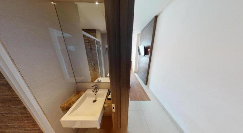 Redstar Hotel Jakarta Exterior photo