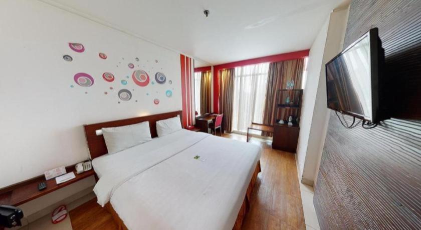 Redstar Hotel Jakarta Exterior photo