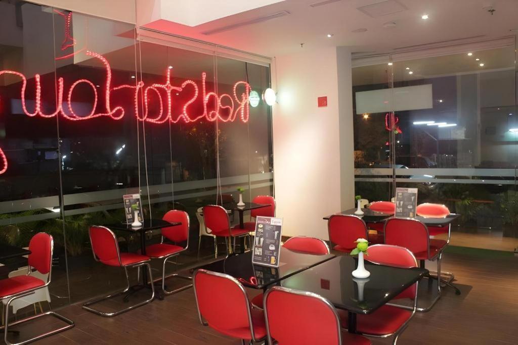 Redstar Hotel Jakarta Exterior photo