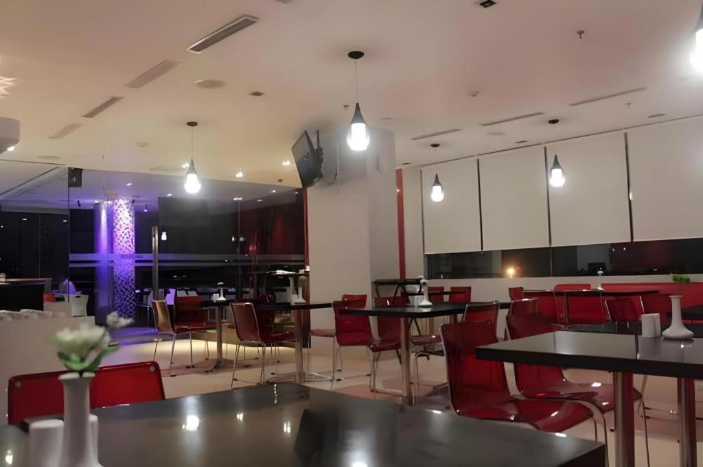 Redstar Hotel Jakarta Exterior photo